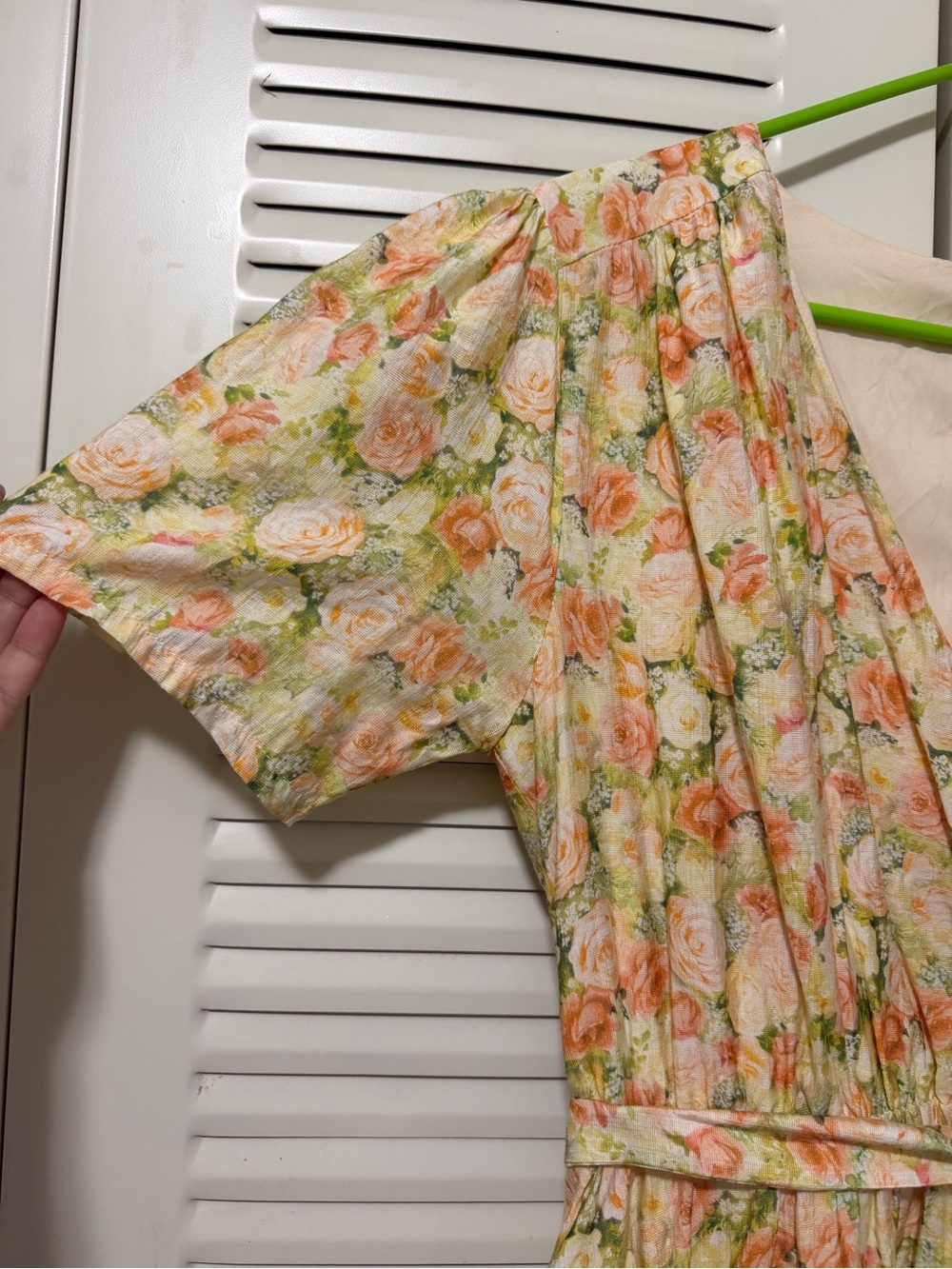 Ivy City Co Peach & Cream Floral Wrap Midi Dress Size 4 - Picture 3 of 8